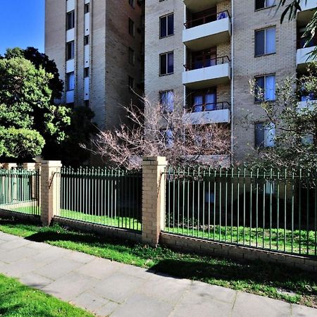 Sky High On Arundel - Central Fremantle Apartment Екстер'єр фото