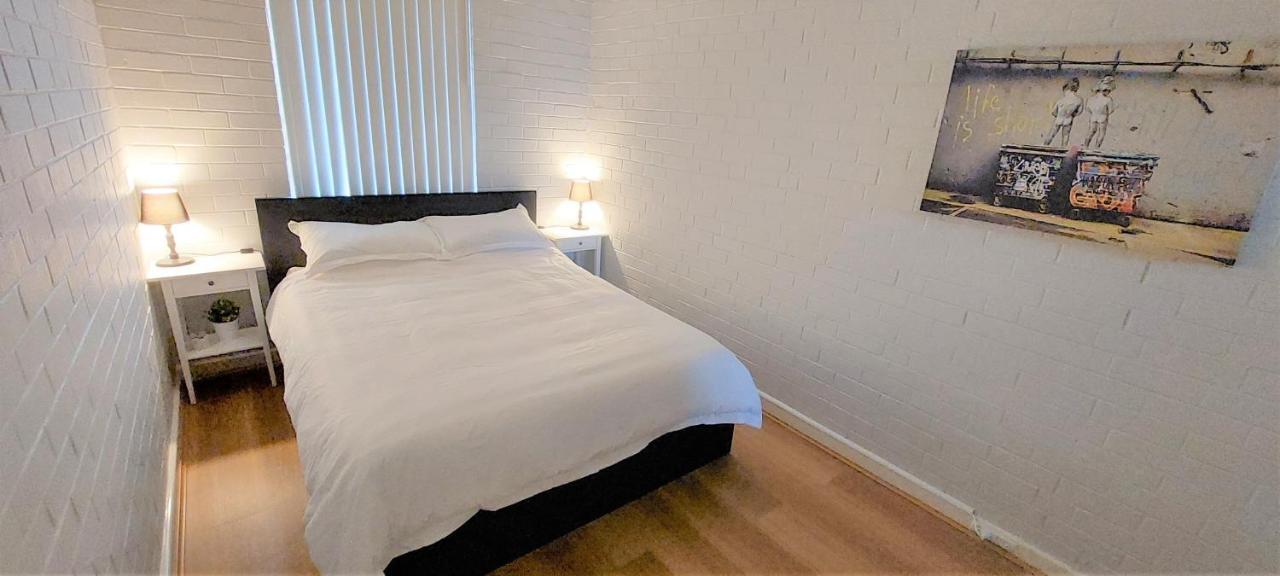 Sky High On Arundel - Central Fremantle Apartment Екстер'єр фото