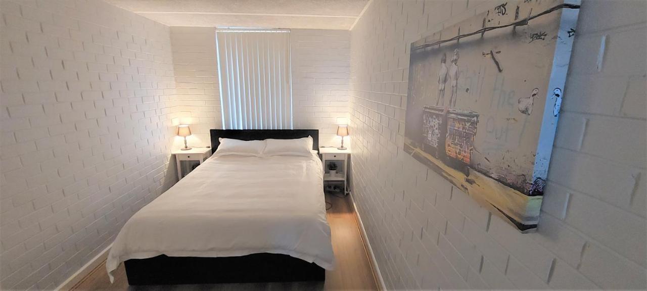 Sky High On Arundel - Central Fremantle Apartment Екстер'єр фото