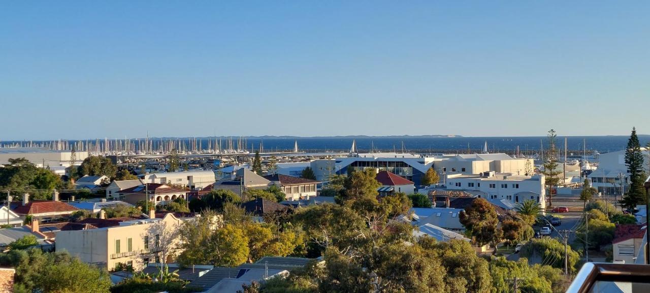Sky High On Arundel - Central Fremantle Apartment Екстер'єр фото