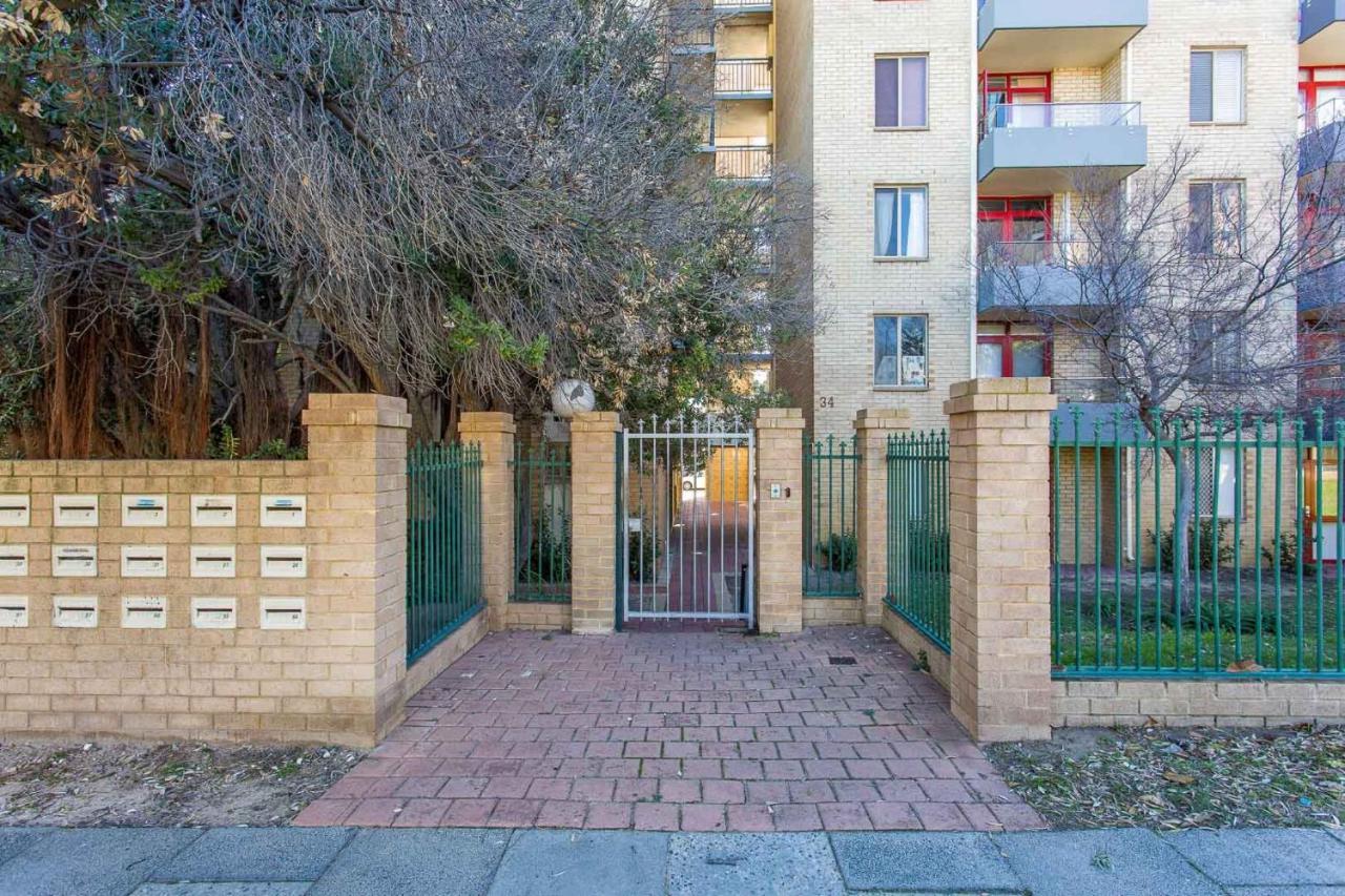 Sky High On Arundel - Central Fremantle Apartment Екстер'єр фото